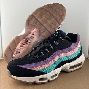 Nike Air Max 95 ND Athletic Lace Up Shoe Mens Size 9.5 BQ9131-001 Black Purple